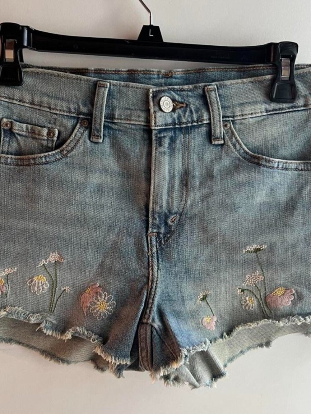 Levi's denim shorts with embroidered flowers Size 26
